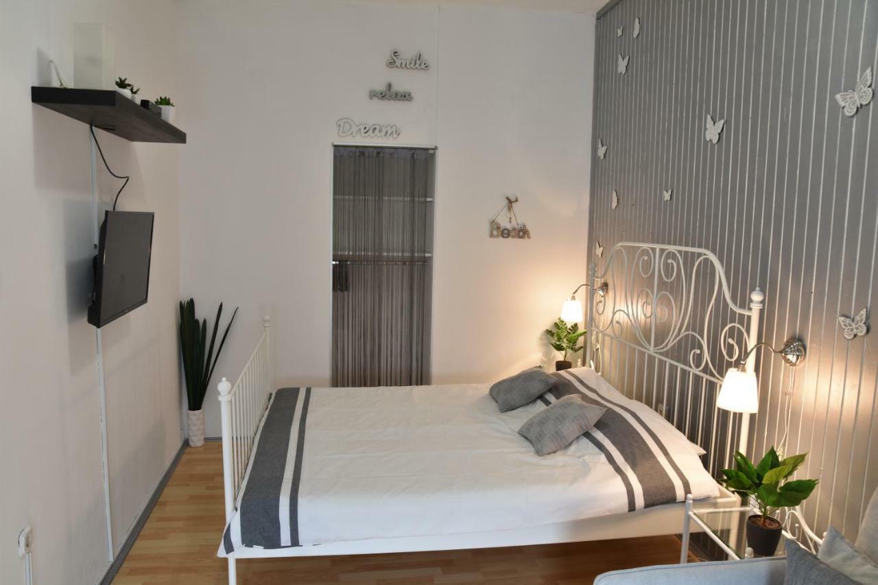 Studio Apartment Lumen Pula Exterior photo